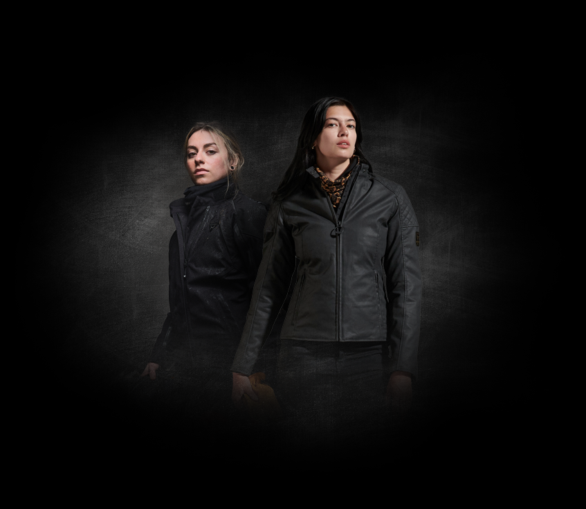Modelos vestindo roupas Triumph